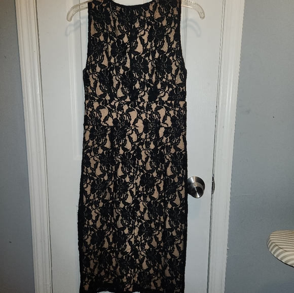 Newport News short sleeve dress - Picture 2 of 6